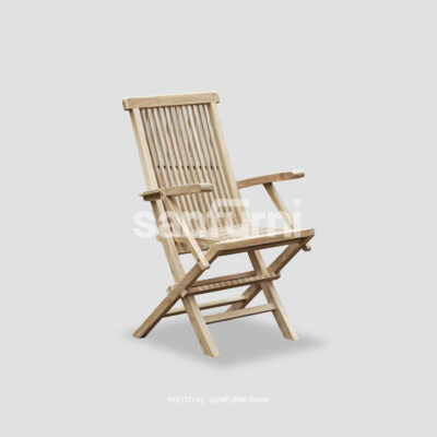 Classic Folding Armchair